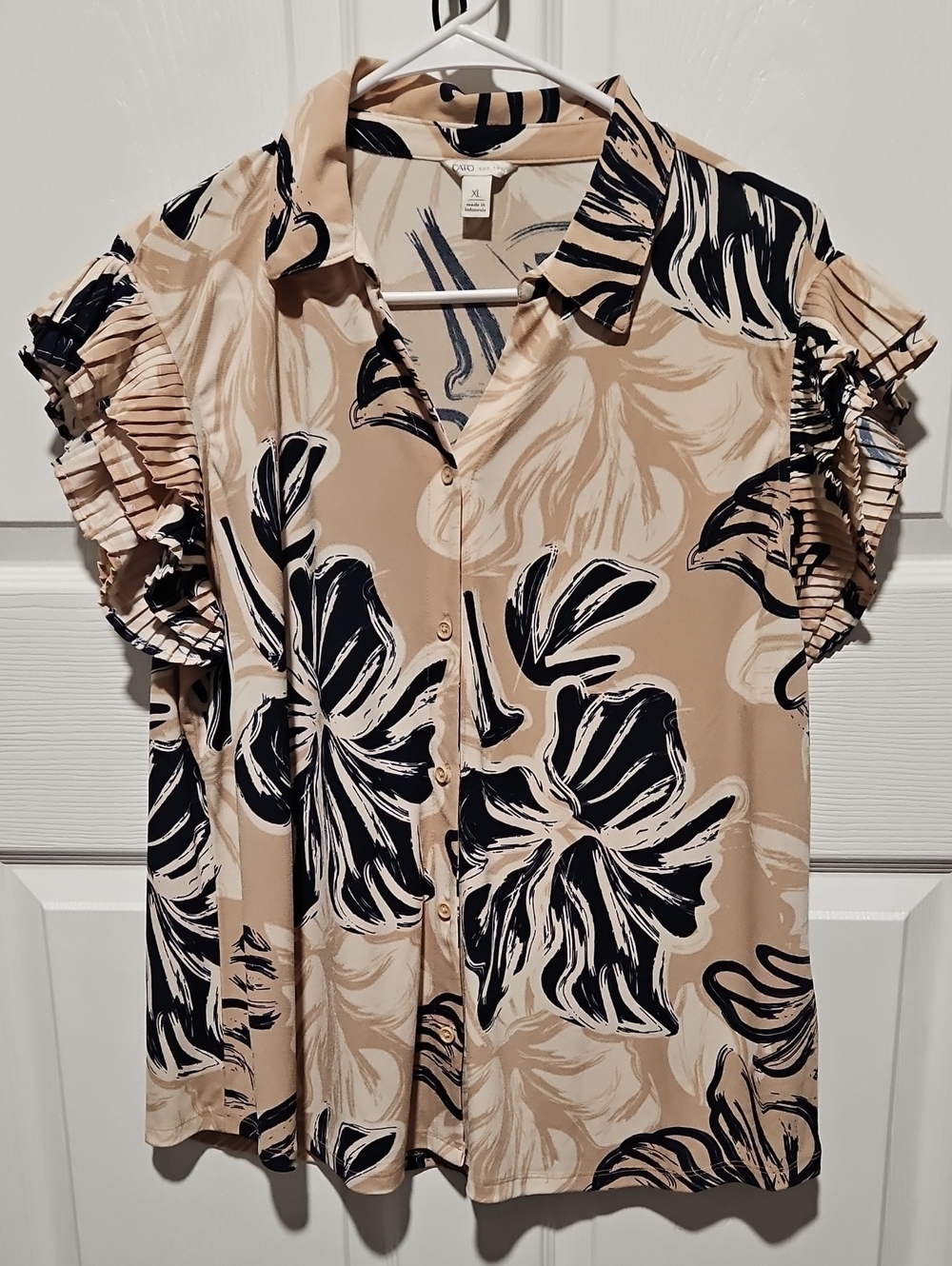 Cato Beige and Navy Floral Button-Front Short Sleeve Blouse
